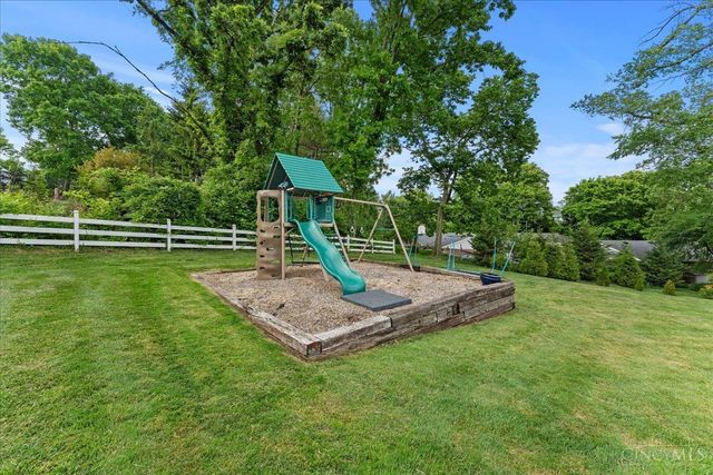 338 Compton Hills Drive, Wyoming, OH 45215