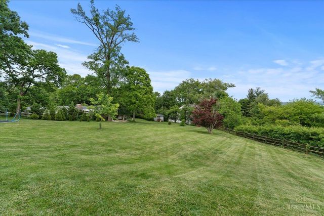 338 Compton Hills Drive, Wyoming, OH 45215
