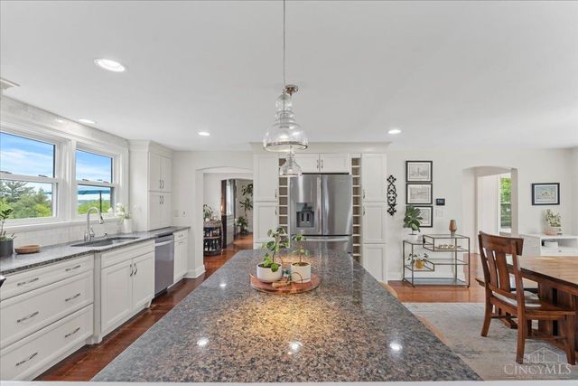 338 Compton Hills Drive, Wyoming, OH 45215