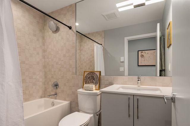1717 20th Avenue, Seattle, WA 98122