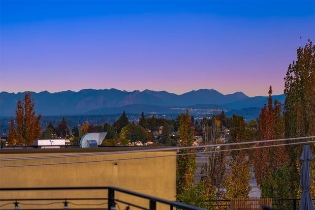 1717 20th Avenue, Seattle, WA 98122