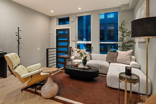 1717 20th Avenue, Seattle, WA 98122