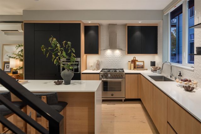 1717 20th Avenue, Seattle, WA 98122