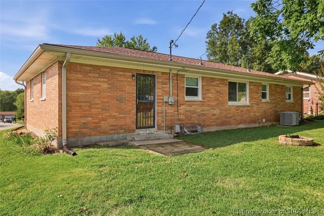 634 Pennsylvania Avenue, Sellersburg, IN 47172