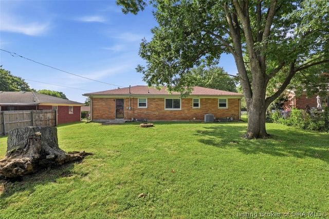 634 Pennsylvania Avenue, Sellersburg, IN 47172