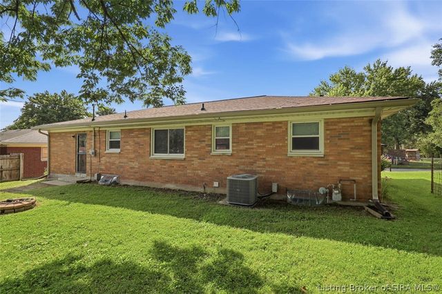 634 Pennsylvania Avenue, Sellersburg, IN 47172