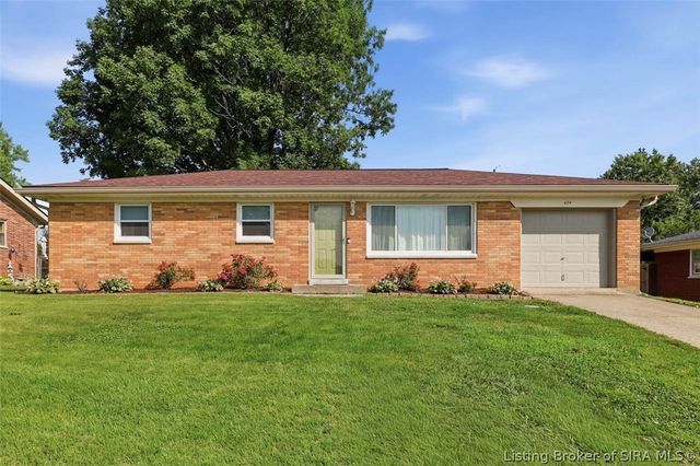 634 Pennsylvania Avenue, Sellersburg, IN 47172