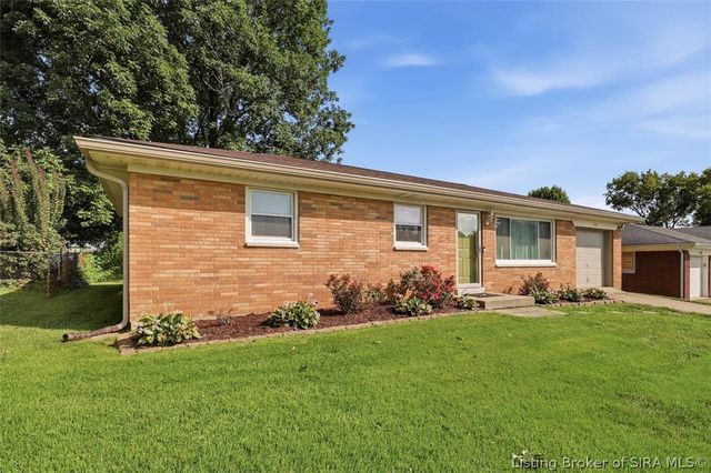 634 Pennsylvania Avenue, Sellersburg, IN 47172