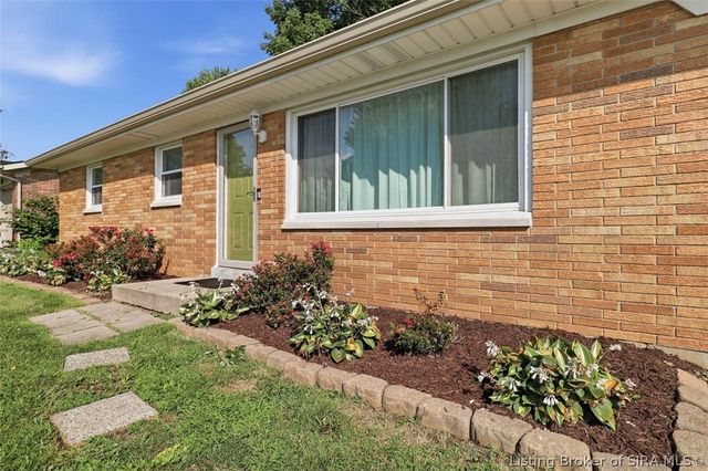 634 Pennsylvania Avenue, Sellersburg, IN 47172
