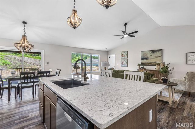 1512 Louisiana Drive, Herculaneum, MO 63048