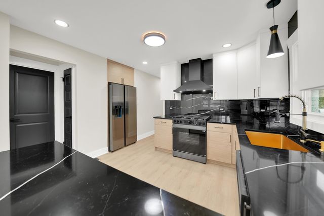 153 W 27th Place, South Chicago Heights, IL 60411