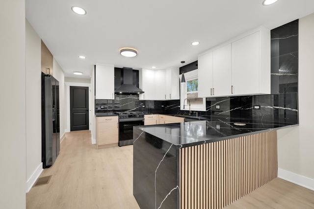 153 W 27th Place, South Chicago Heights, IL 60411