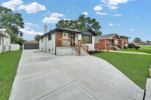 153 W 27th Place, South Chicago Heights, IL 60411