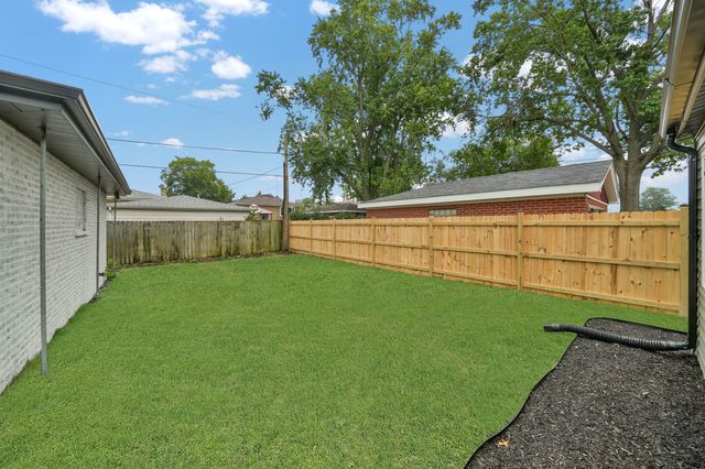 153 W 27th Place, South Chicago Heights, IL 60411