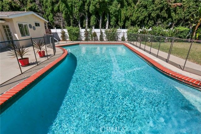 22841 Mariano Street, Woodland Hills (los Angeles), CA 91367