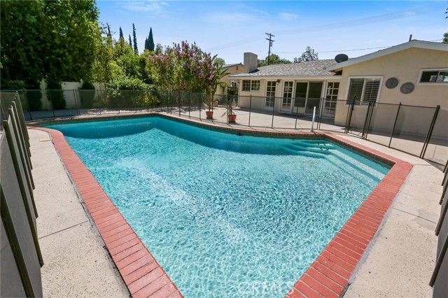 22841 Mariano Street, Woodland Hills (los Angeles), CA 91367