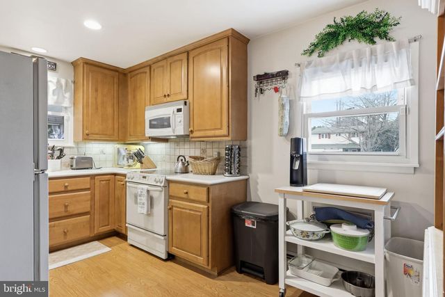 401 RED BARN RD, Willow Grove, PA 19090