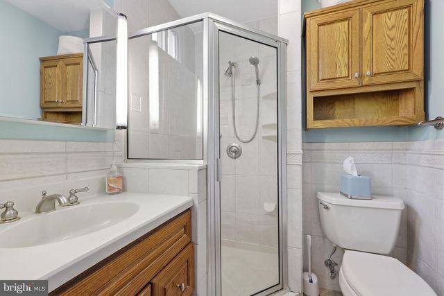 401 RED BARN RD, Willow Grove, PA 19090