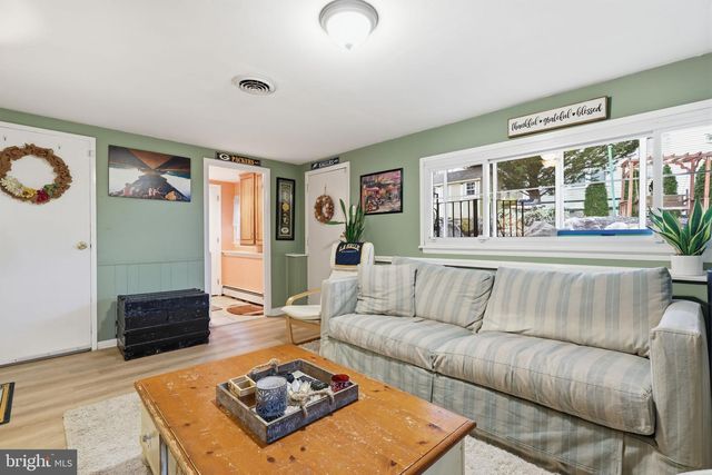 401 RED BARN RD, Willow Grove, PA 19090