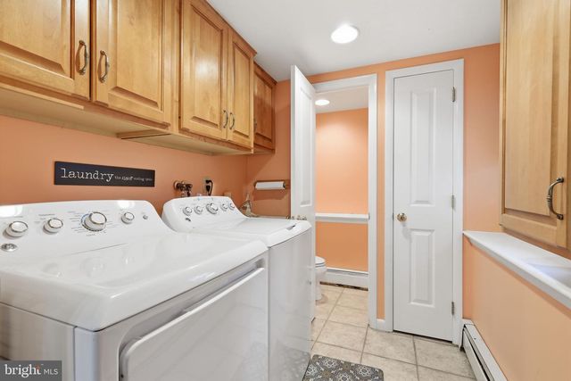 401 RED BARN RD, Willow Grove, PA 19090