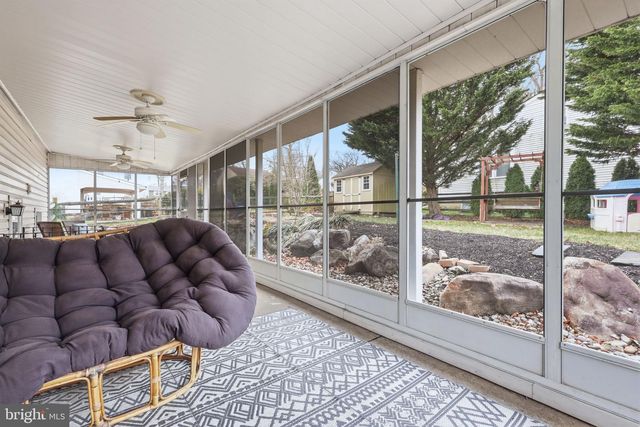 401 RED BARN RD, Willow Grove, PA 19090