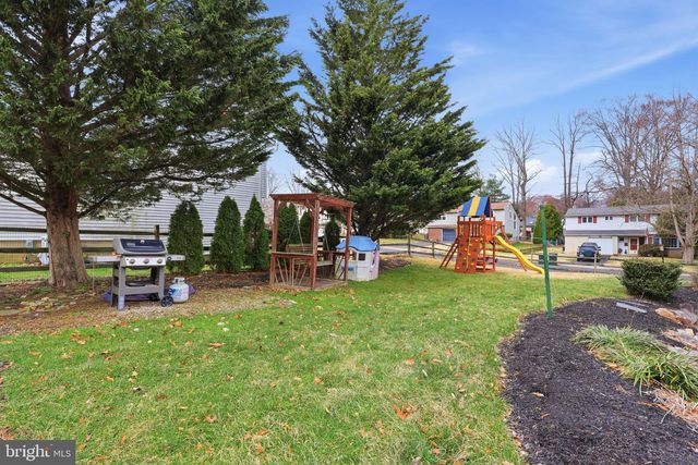 401 RED BARN RD, Willow Grove, PA 19090