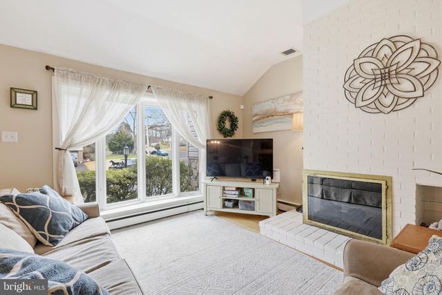 401 RED BARN RD, Willow Grove, PA 19090