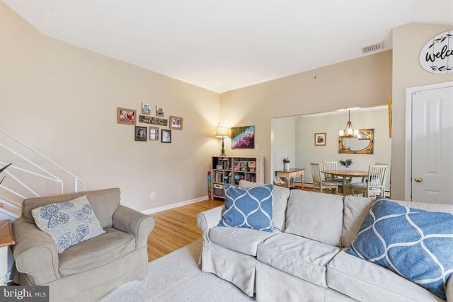 401 RED BARN RD, Willow Grove, PA 19090