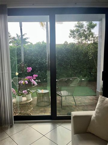 1346 SW 113th Ter 1346, Pembroke Pines, FL 33025