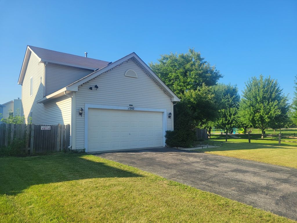 1202 E GREYSTONE Drive, Round Lake Beach, IL 60073