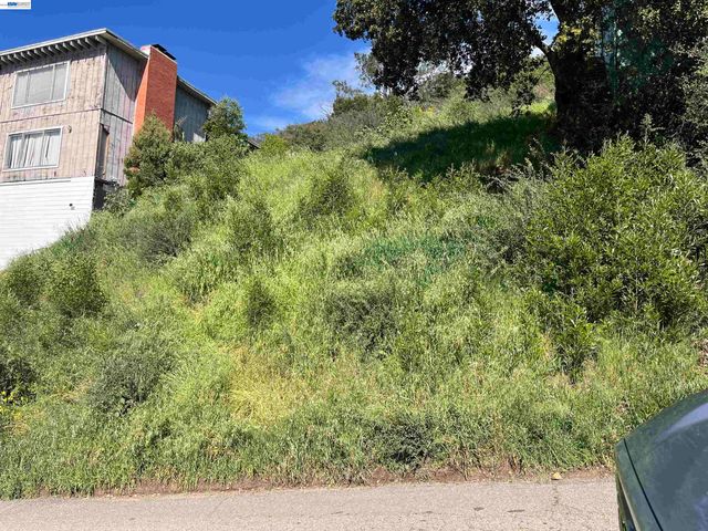 8712 Burr St, Oakland, CA 94621