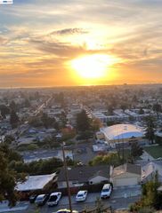 8712 Burr St, Oakland, CA 94621