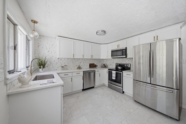 48 Westbrook Rd, South Hadley, MA 01075