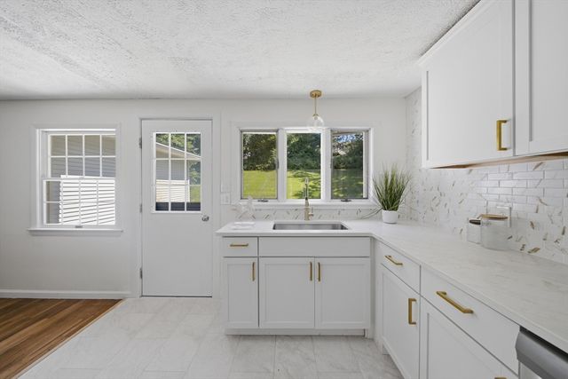 48 Westbrook Rd, South Hadley, MA 01075