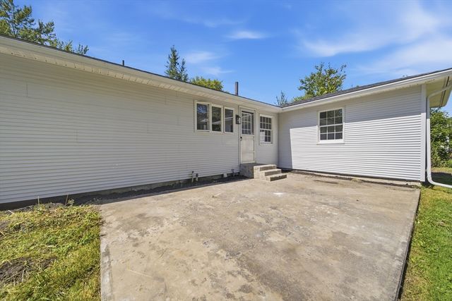 48 Westbrook Rd, South Hadley, MA 01075