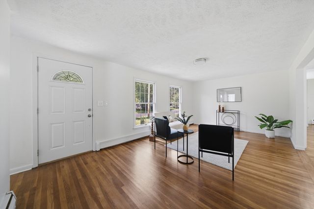 48 Westbrook Rd, South Hadley, MA 01075