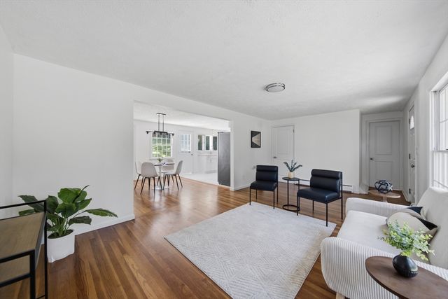 48 Westbrook Rd, South Hadley, MA 01075
