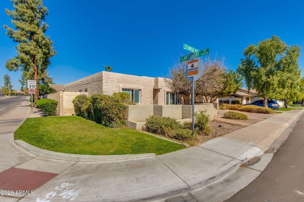 1204 E STEAMBOAT BEND Drive, Tempe, AZ 85283 — photo 2