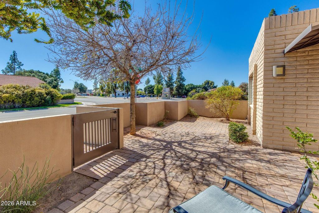 1204 E STEAMBOAT BEND Drive, Tempe, AZ 85283 — photo 5