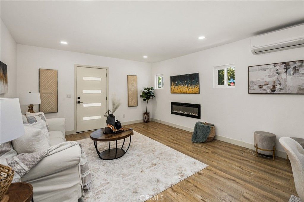 Image 11 of property listing at 326 S Clementine, Anaheim, CA 92805