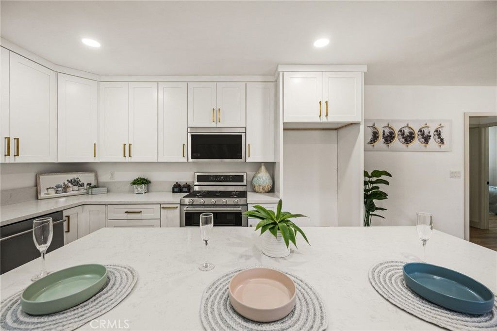 Image 3 of property listing at 326 S Clementine, Anaheim, CA 92805