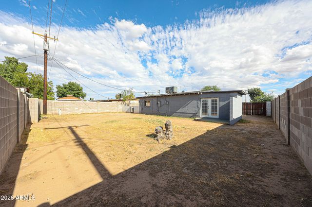 7616 W MITCHELL Drive, Phoenix, AZ 85033