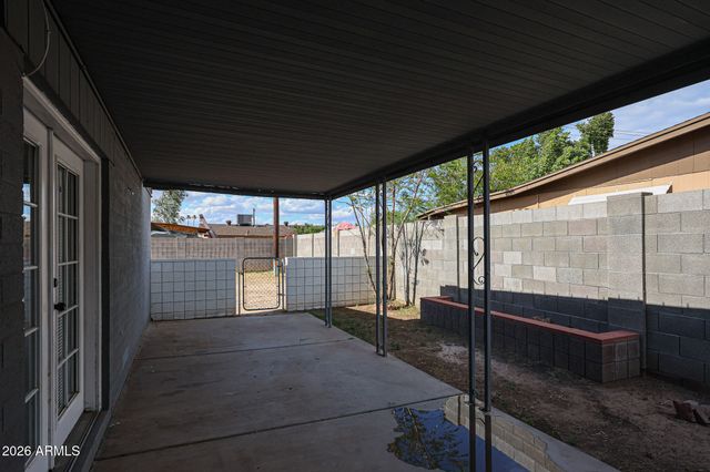 7616 W MITCHELL Drive, Phoenix, AZ 85033