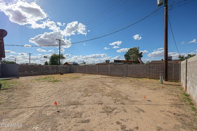 7616 W MITCHELL Drive, Phoenix, AZ 85033