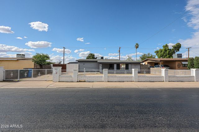 7616 W MITCHELL Drive, Phoenix, AZ 85033