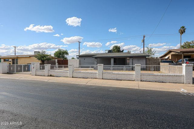 7616 W MITCHELL Drive, Phoenix, AZ 85033