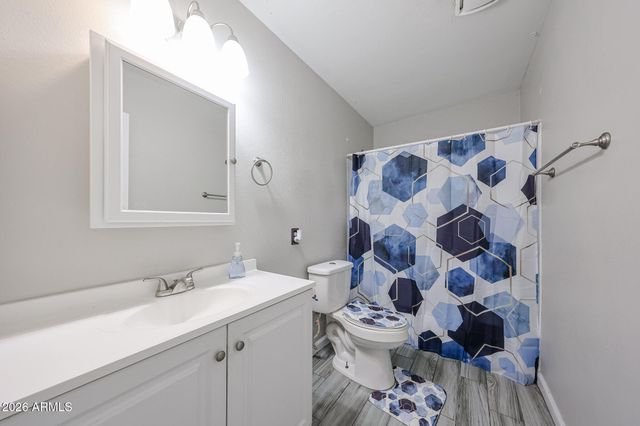 7616 W MITCHELL Drive, Phoenix, AZ 85033