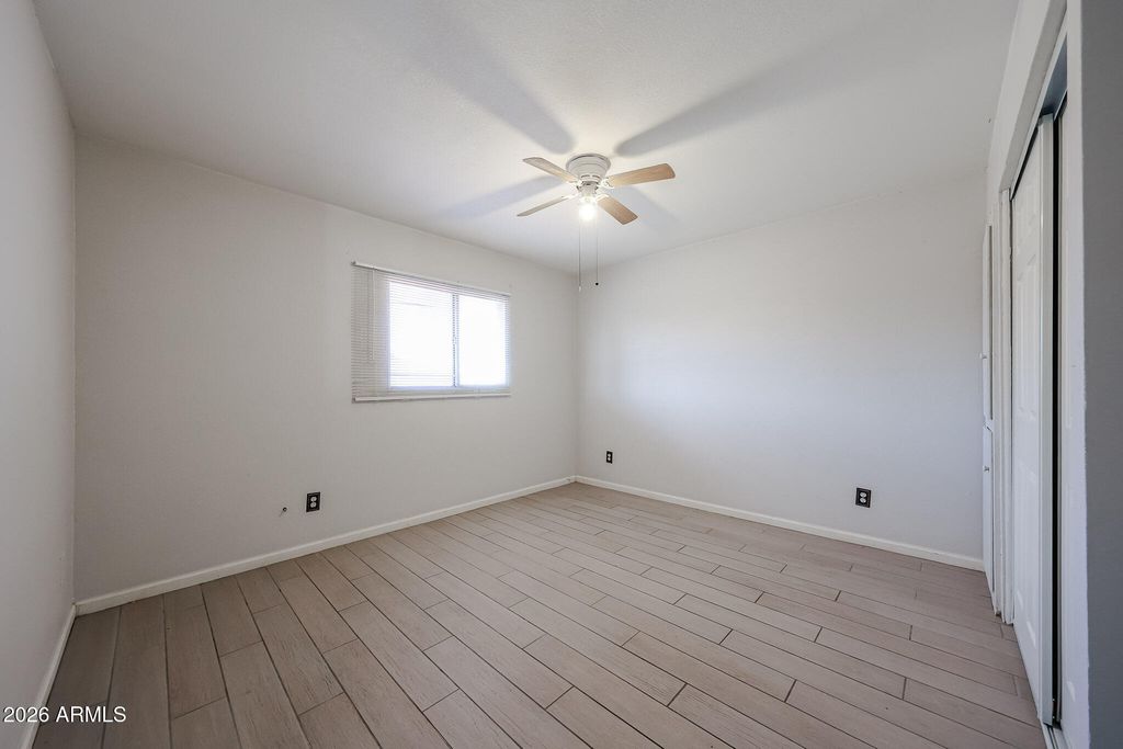 Image 16 of property listing at 7616 W MITCHELL Drive, Phoenix, AZ 85033