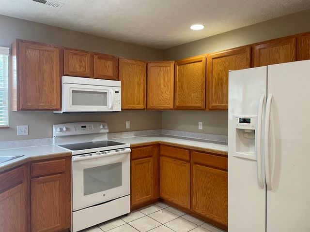 901 S Timber Ridge Drive, Nixa, MO 65714