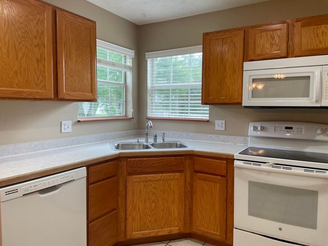 901 S Timber Ridge Drive, Nixa, MO 65714
